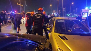 Kırmızı ışıkta geçen otomobil kazaya neden oldu: 4 yaralı