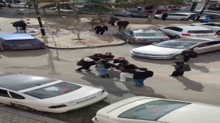 Kızların meydan savaşı, saç baş birbirine girdiler
