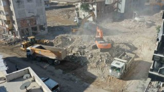 Kocaeli Büyükşehir, Hatayda enkaz kaldırma çalışmalarına destek veriyor