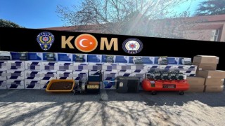 Kocaelide 9 adrese polis operasyonu: Milyonlarca makaron ele geçirildi