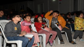 Konteyner kentte yaşayan çocukların çizgi film heyecanı