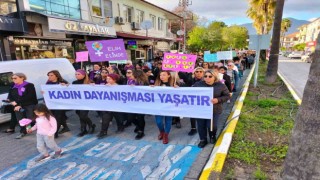 Köyceğizde Kadınlar Gününde dayanışma zinciri oluşturuldu