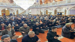 Kuluda Berat Kandilinde vatandaşlar camileri doldurdu