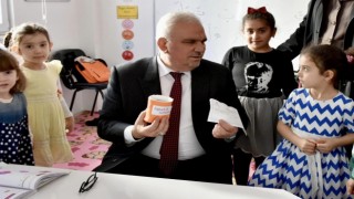 Kumbaralarındaki harçlıklarını depremzede kardeşleri için bağışladılar