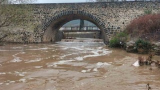 Kurumaya yüz tutan Sabun Çayı yağışlarla coştu