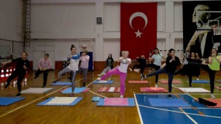 Kuşadası Belediyesinden kadınlar için pilates dersi
