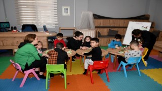 Kuşadasında çocuklar eğlenerek öğreniyor