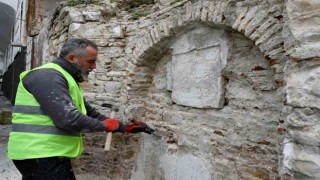 Kuşadasında tarihi çeşmelerin yeni yüzleri belirmeye başladı