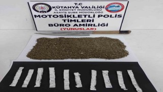 Kütahyada aranan şahsın bulunduğu araçta uyuşturucu ele geçirildi