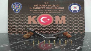 Kütahyada yasa dışı silah ticareti yaptıkları iddiasıyla 5 şüpheli gözaltına alındı