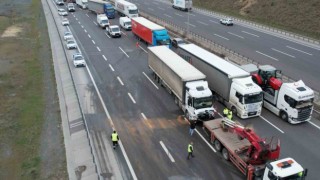 Kuzey Marmara Otoyolunda otomobil ile tır çarpıştı, kilometrelerce araç kuyruğu oluştu