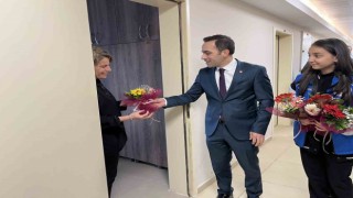 KYK yurdunda kalan depremzede kadınların günü kutlandı