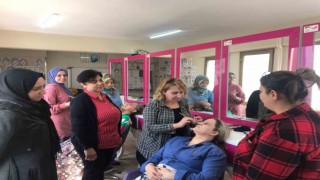Makyajla bir saatte 50 yaş yaşlanan kursiyerler minik öğrencileri şaşırttı