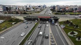 Maltepede betonunda midye kabukları ve paslı demirler görünen köprü havadan görüntülendi