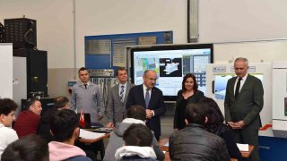 Manisa’da eğitim-sanayi iş birliği 12 kursiyere iş imkanı sağladı