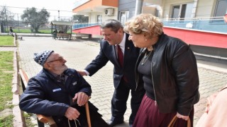 Manisa, depremzedeleri bağrına bastı