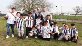Manisa FK depremzede çocuklara moral oldu