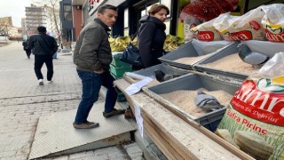 Market tezgâhını yağmalayan güvercinler