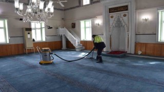 Menemende Ramazan öncesi camilerin temizliği hızlandı