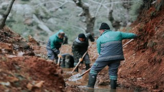 Merkezefendide tarımsal sulama kanalları temizleniyor