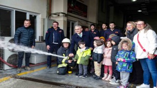 Meslek tanıtım etkinliğinde miniklerin heyecanına ortak oldu