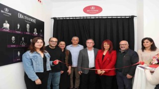Mezitli Oda Tiyatrosu perdelerini Mesafe oyunuyla açtı