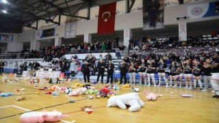 Milli basketbolcu Nilay Aydoğan, Turgutludaki maçta anıldı