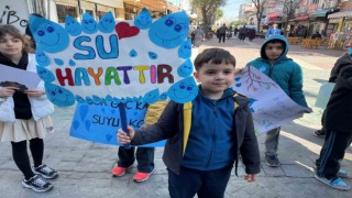 Miniklerden anlamlı farkındalık: Suyun önemine dikkat çekmek için yürüdüler