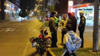 Motosiklet üzerinde şov kazayla noktalandı: 2 yaralı