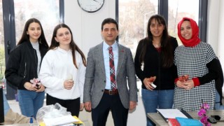 Müdür Parıldar, personellerinin Kadınlar Gününü kutladı