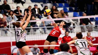 Muratpaşa Belediyesi voleybolda Play-Offa doğru