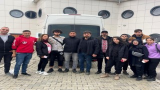 Muratpaşanın gönüllü kuaförleri deprem bölgesinde