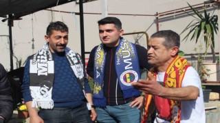 Müslüm Gürses, ölüm yıl dönümünde hayranları tarafından anıldı