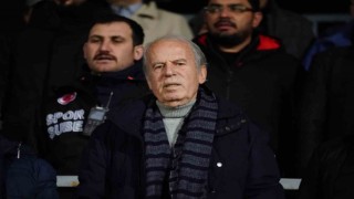 Mustafa Denizli, Eyüpspor-Altay maçını tribünden takip etti