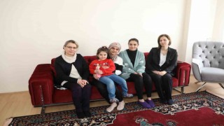 Neziha Çelik, Kütahyaya yerleşen depremzede aileyi ziyaret etti