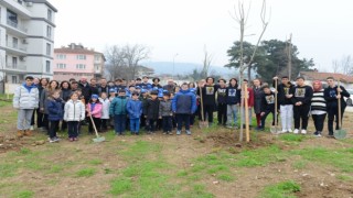 Nilüferde öğrenciler gelecekleri için fidan dikti