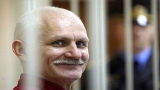 Nobel Barış Ödüllü Belaruslu aktivist Bialiatskiye 10 yıl hapis cezası