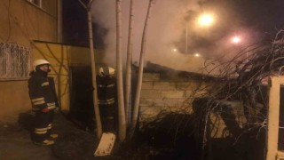 Odunlukta çıkan yangın itfaiye ekiplerince söndürüldü