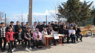 Öğrenci, öğretmen ve velilerden depremzedeler için yardım kampanyası