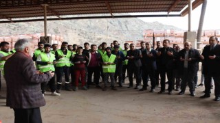 Oltu Tuğla Fabrikası deprem nedeni ile üretime erken başladı