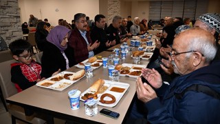Osmaniye Valisi Erdinç Yılmaz iftarda vatandaşlarla buluştu