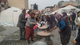 Osmaniye'de Depremde hayatını kaybedenler için Aşure dağıtıldı