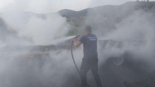 Osmaniye'de İş makinesi taşıyan tır seyir halindeyken yandı