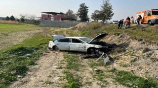 Otomobil tarlaya uçtu: 1 yaralı