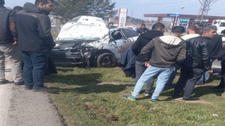 Otomobilin metrelerce takla attığı kaza güvenlik kamerasında