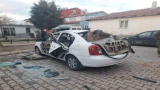 Otomobilinde sigara içmek isterken ağır yaralandı