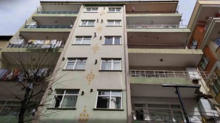 Bahçelievlerde balkonu çöken bina tahliye edildi