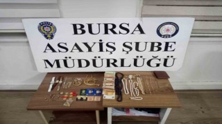 Bursa'da yok artık dedirten olay..Sahte polis emekli öğretmeni dolandırdı