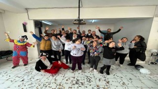 Özel çocuklara palyaçolu eğlence