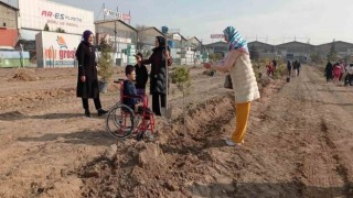 Özel öğrenciler Karatayda fidan dikti